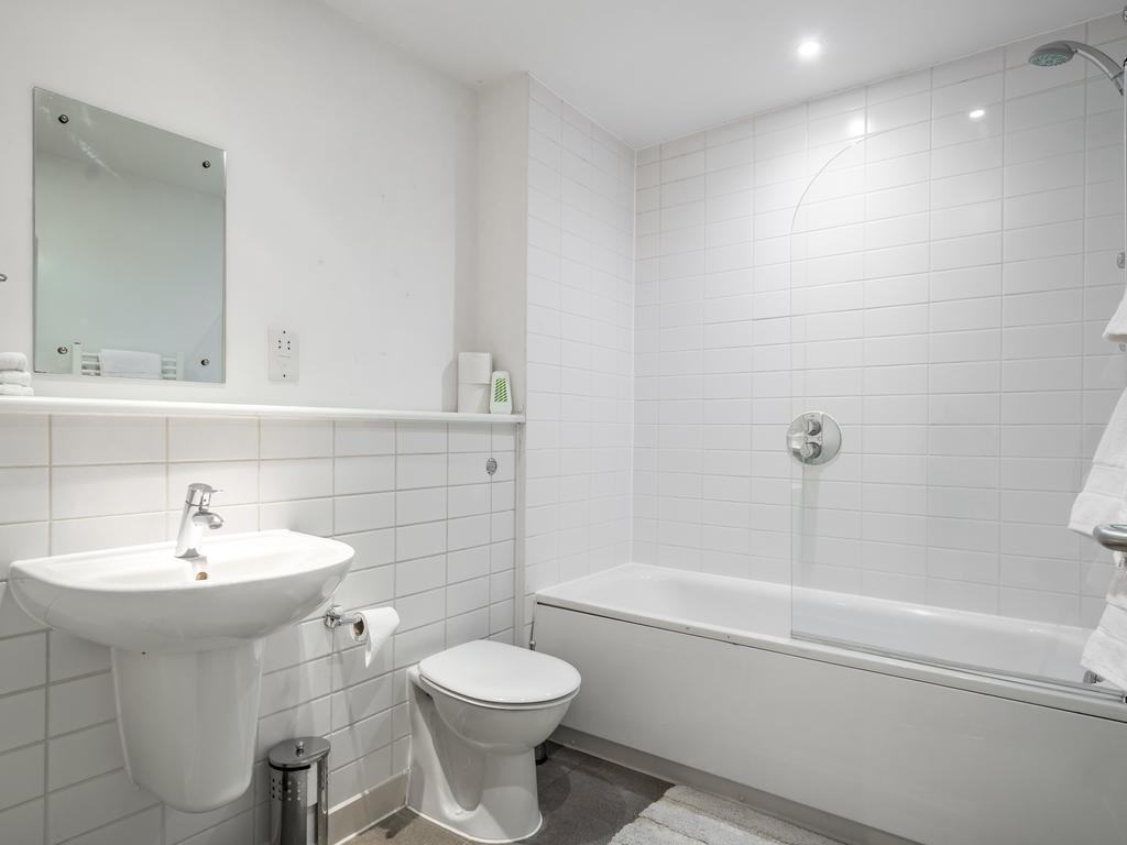 City Center Apartment Bedford Bagian luar foto