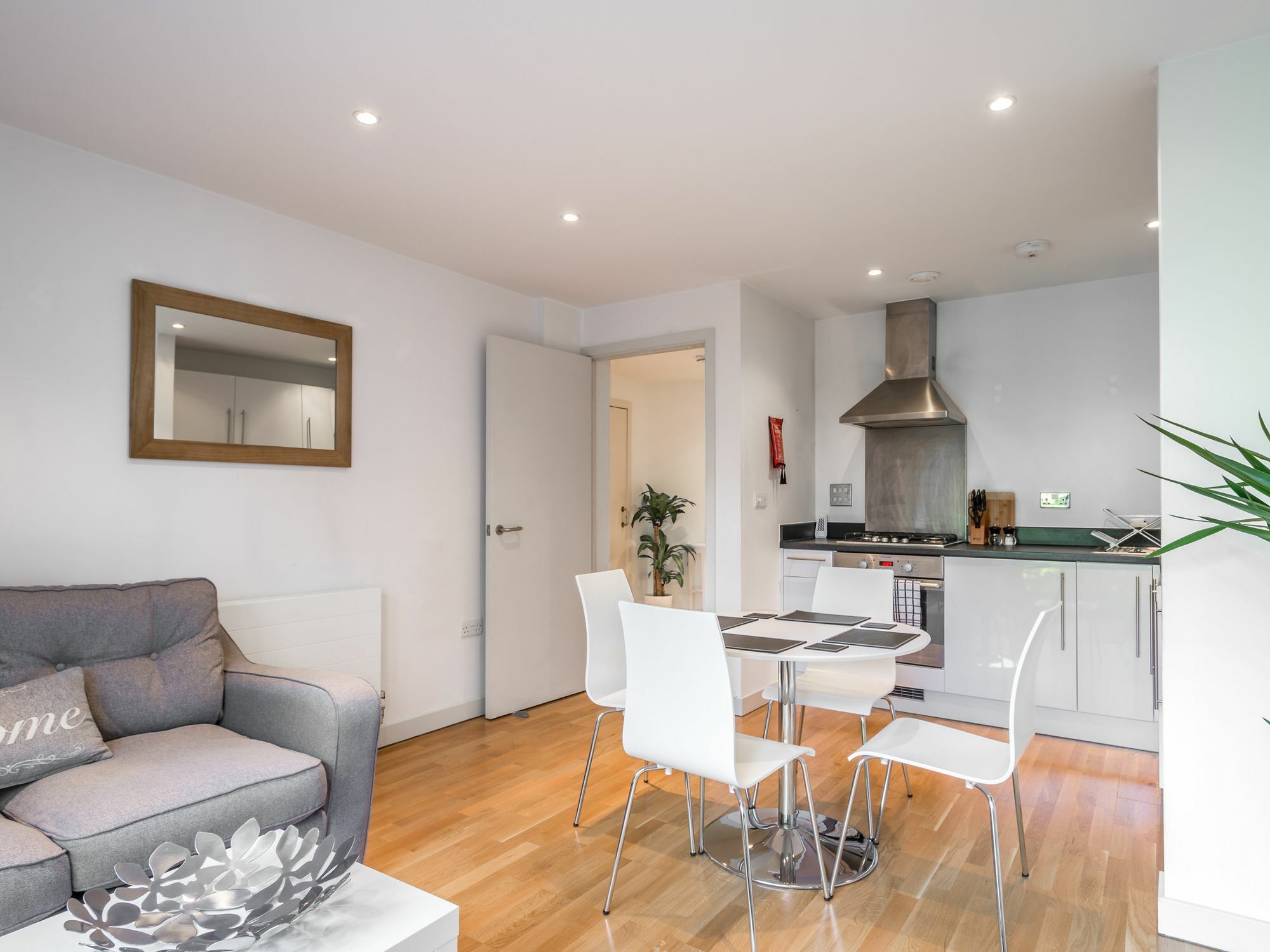 City Center Apartment Bedford Bagian luar foto